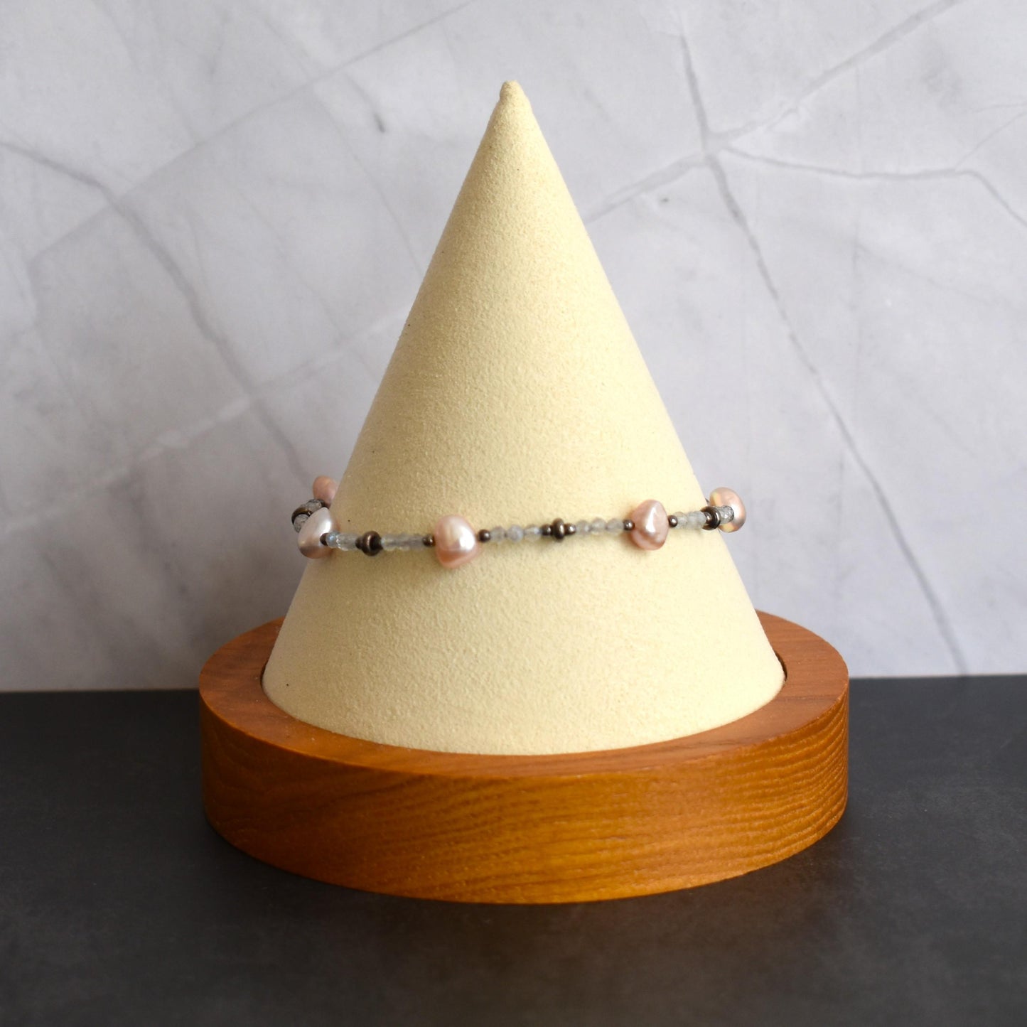 Freshwater pearl and Labradorite gemstone bracelet