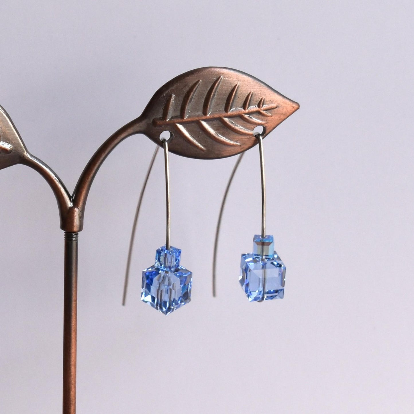 V-shaped wire earrings with Swarovski cube beads